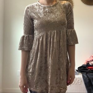 Flattering champagne velvet shirt w peplum sleeves